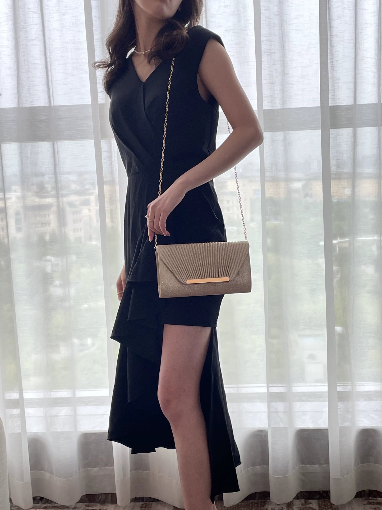Carmesí - Clutch con Acabado Delicado, Sofisticado y Lujoso