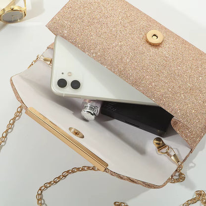 Carmesí - Clutch con Acabado Delicado, Sofisticado y Lujoso