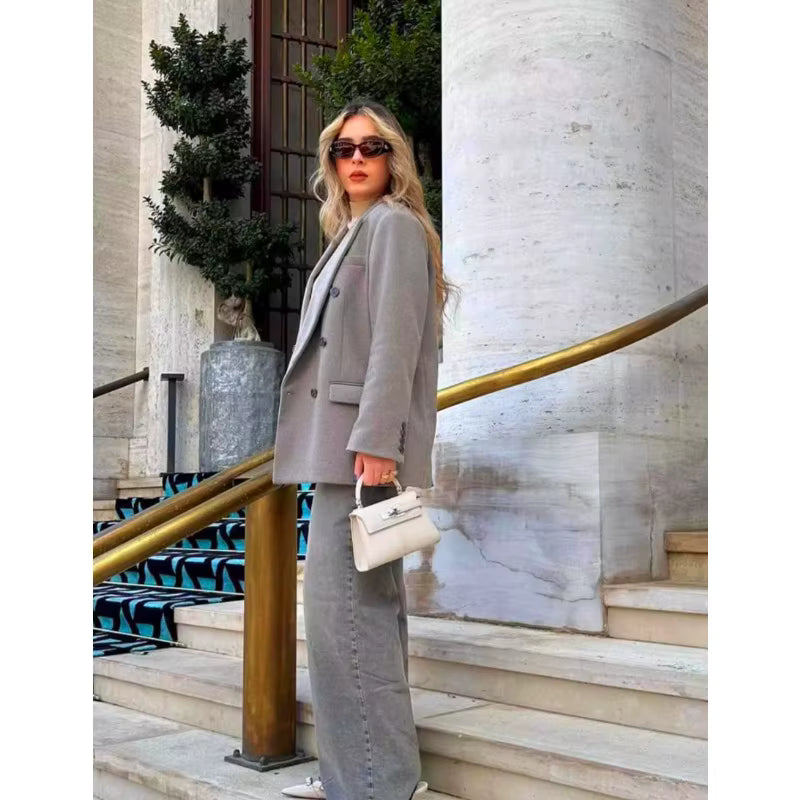 Eloré - Bolso Moderno de Cuero con Forma Geométrica y Acabado Sofisticado
