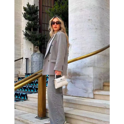 Eloré - Bolso Moderno de Cuero con Forma Geométrica y Acabado Sofisticado