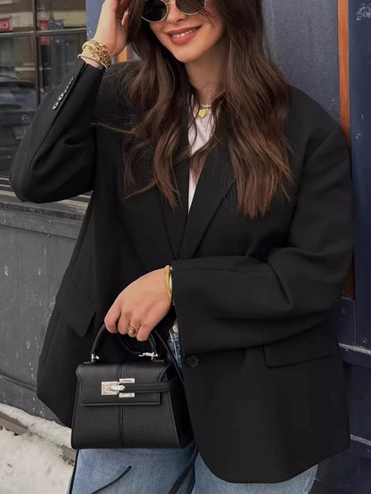 Eloré - Bolso Moderno de Cuero con Forma Geométrica y Acabado Sofisticado