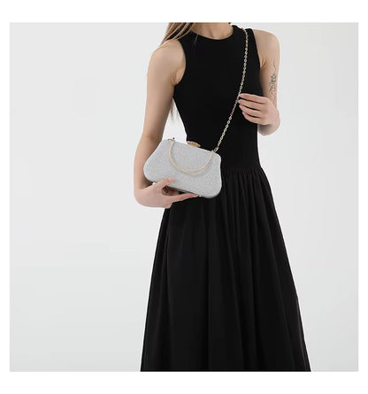 Ravienne - Bolso Elegante con Cadena y Presencia Glamorosa