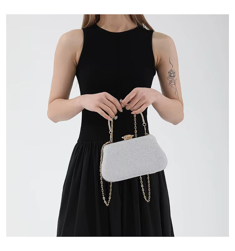 Ravienne - Bolso Elegante con Cadena y Presencia Glamorosa